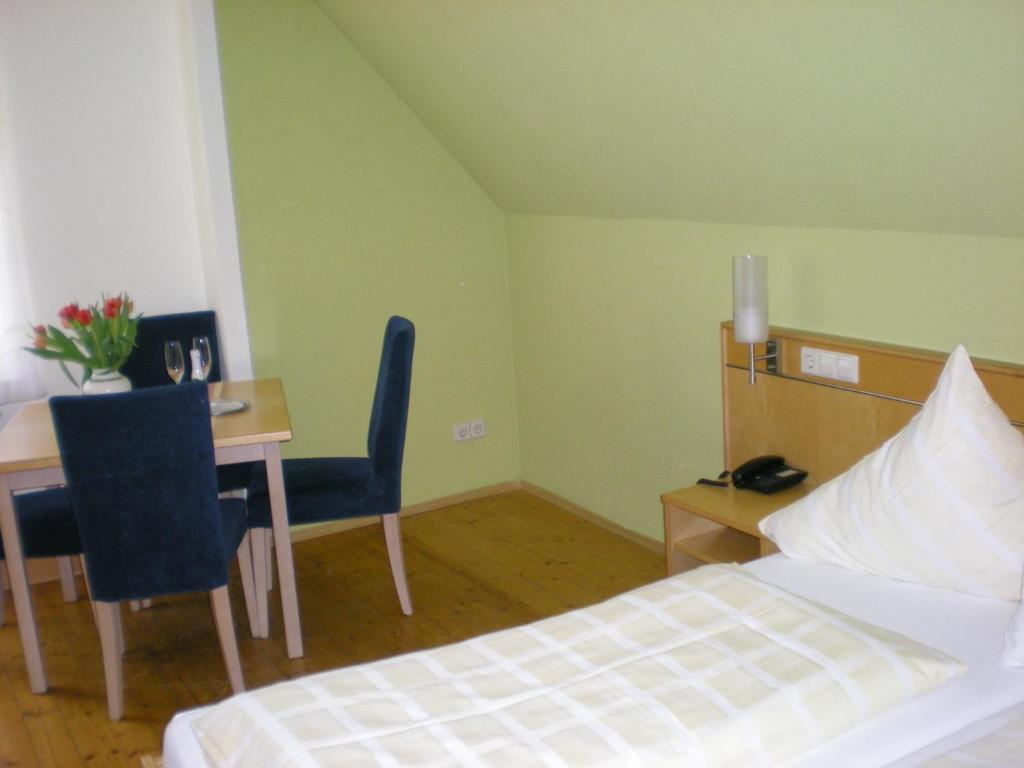 Hotel Goldener Loewe Günzburg Quarto foto
