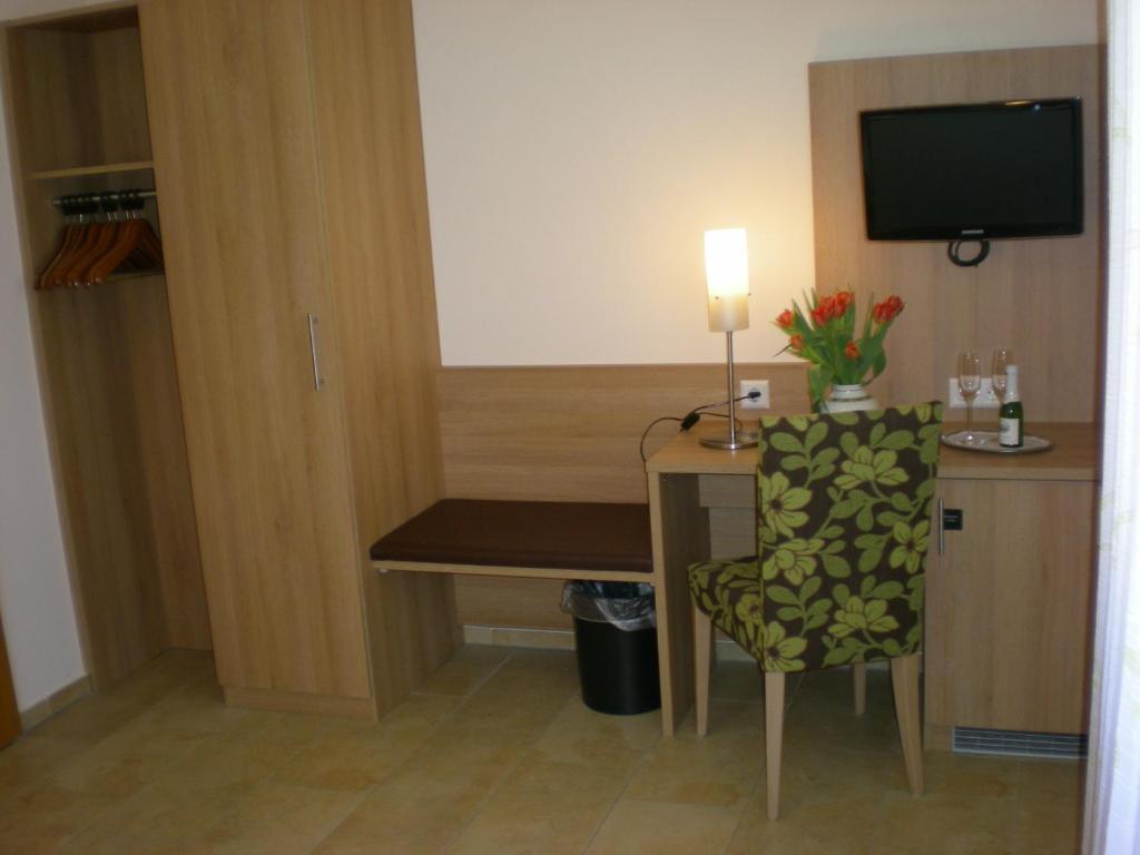 Hotel Goldener Loewe Günzburg Quarto foto